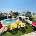 House With A Private Heated Swimming Pool