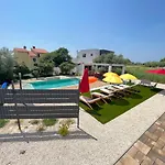 House With A Private Heated Swimming Pool * Galižana