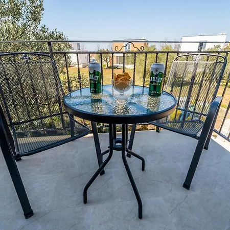 House With A Private Heated Swimming Pool 펜션 Galižana