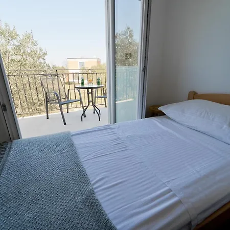 Feriehus House With A Private Heated Swimming Pool Galižana
