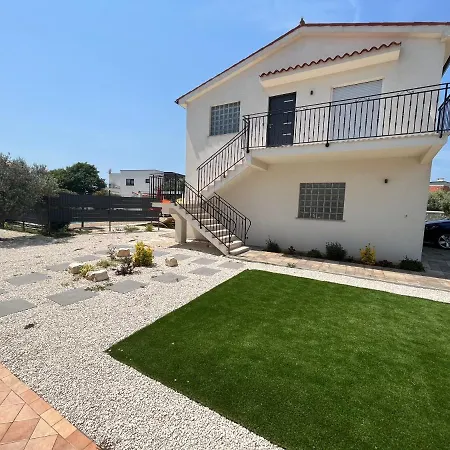 House With A Private Heated Swimming Pool Дом отдыха