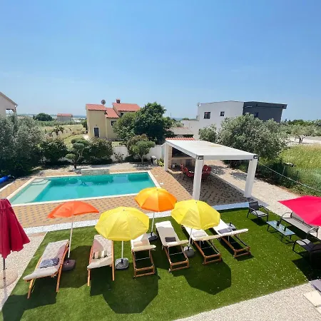 House With A Private Heated Swimming Pool