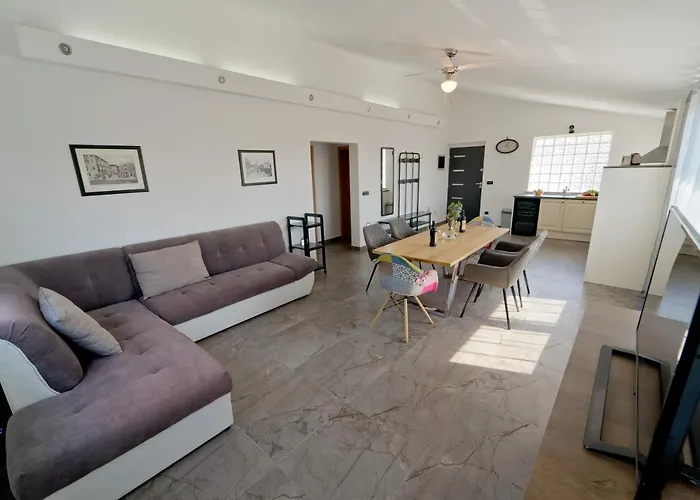 House With A Private Heated Swimming Pool * Galižana